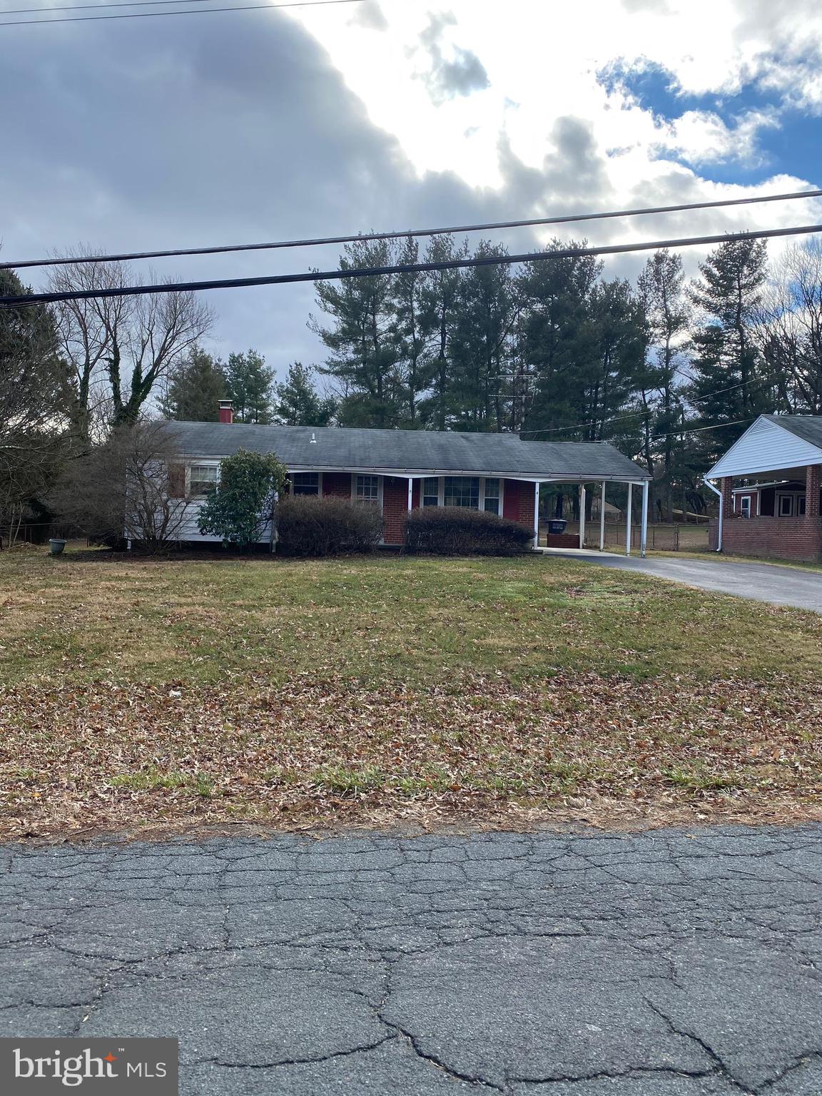 4 Hampton Road Round Hill, VA 20141 - Photo 2 of 3