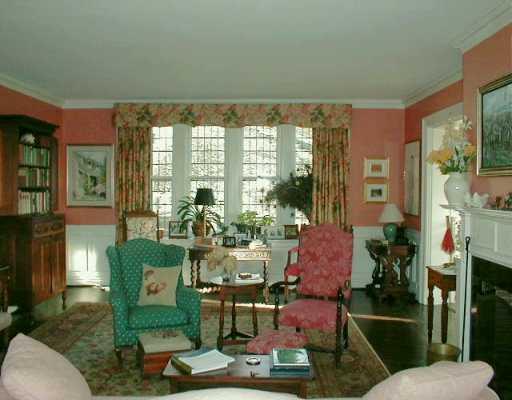 1085 Devon Road Pittsburgh, PA 15217 - Photo 3 of 5 Living Room.