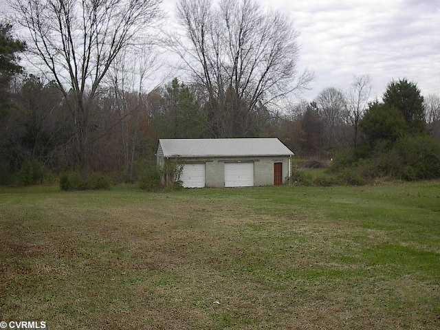 4136 Wistar Road Henrico, VA 23228 - Photo 3 of 5 Other - Side Yard Right