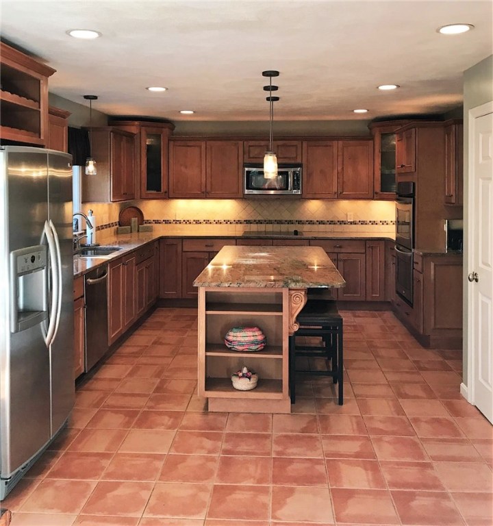18 Barberry Hill Road Cumberland, RI 02864 - Photo 3 of 22 Beautiful Gourmet Kitchen!