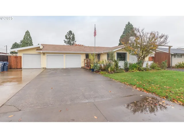a black and white photo of a house