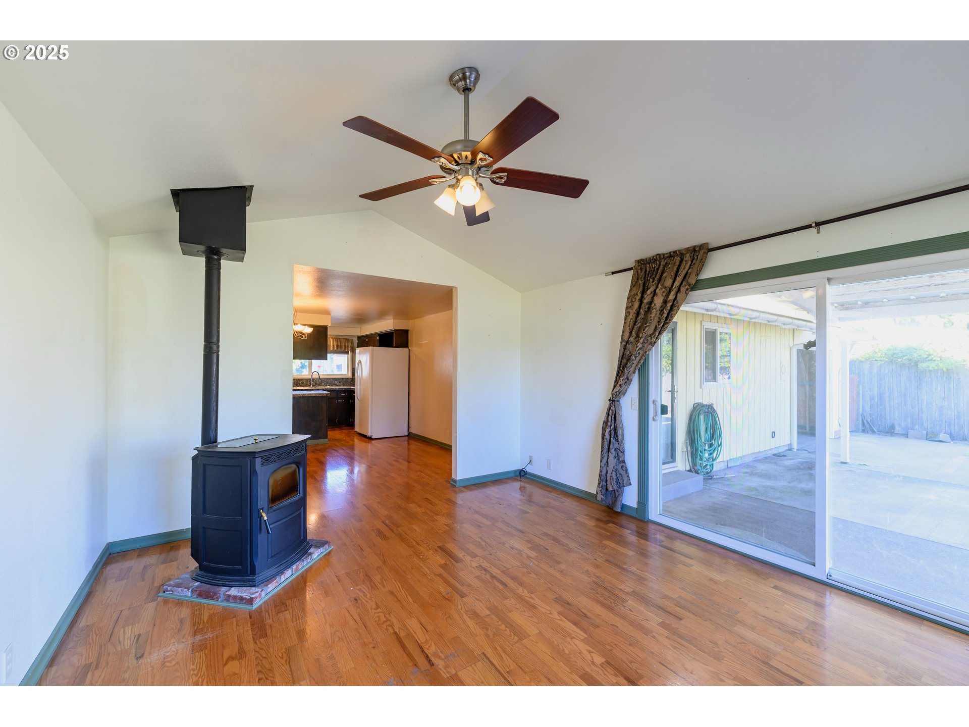 3854 Jasper Road Springfield, OR 97478 - Photo 14 of 33 a living room with wooden floor and a ceiling fan