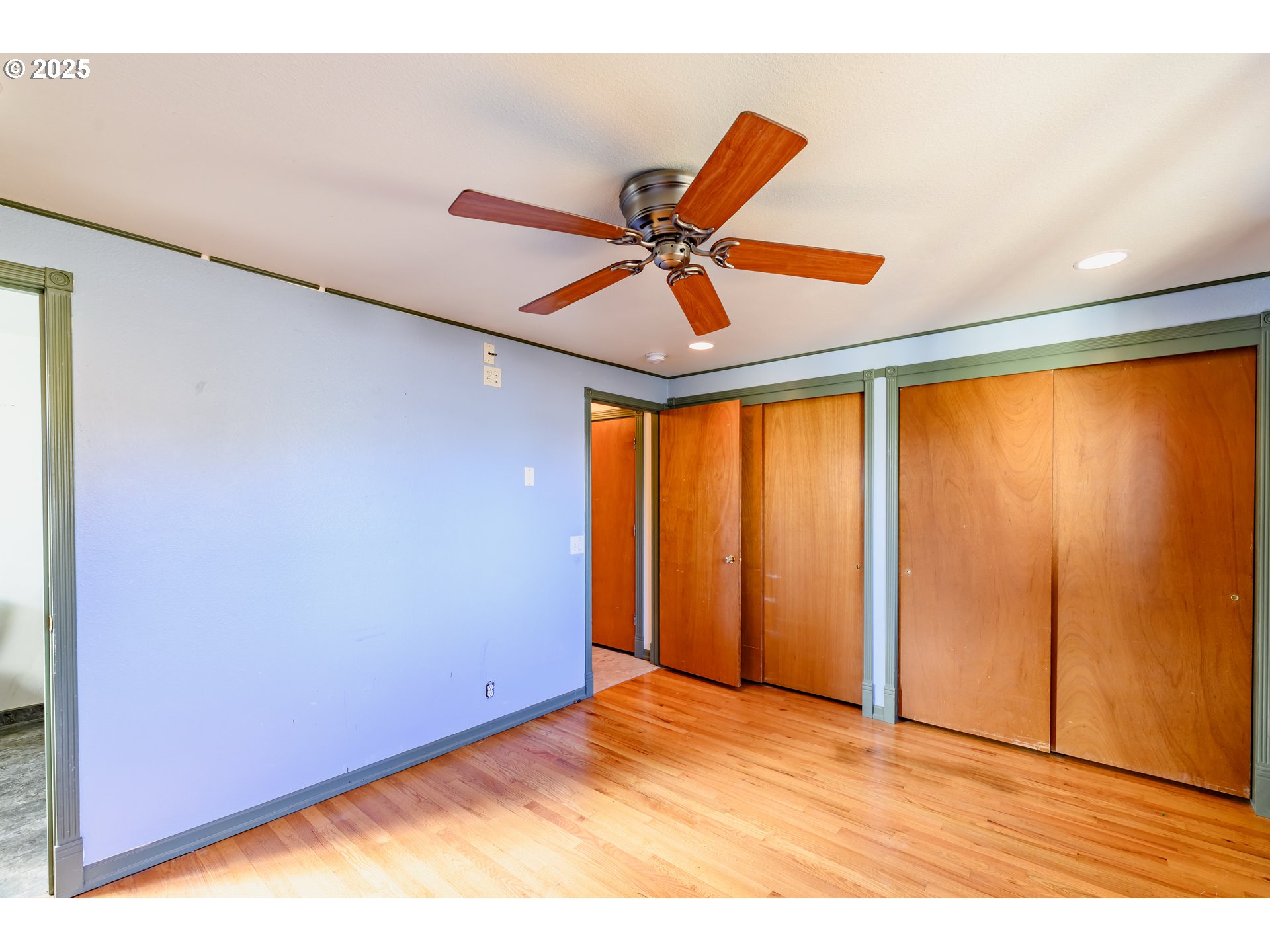 3854 Jasper Road Springfield, OR 97478 - Photo 19 of 33 a view of room with a ceiling fan