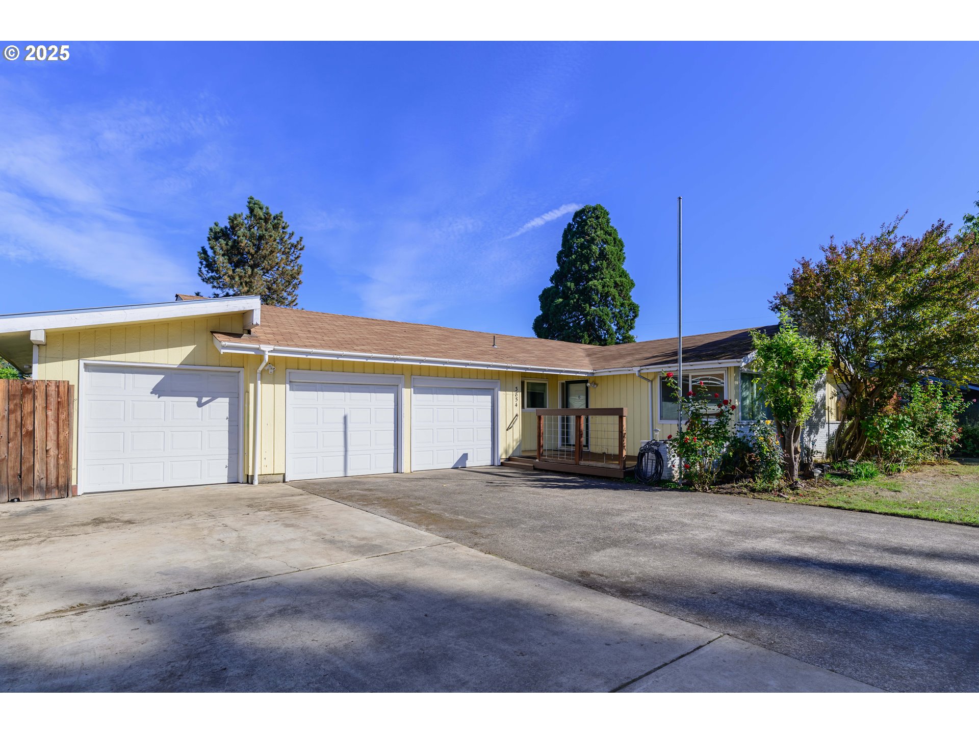 3854 Jasper Road Springfield, OR 97478 - Photo 2 of 33 a view of a house with a yard