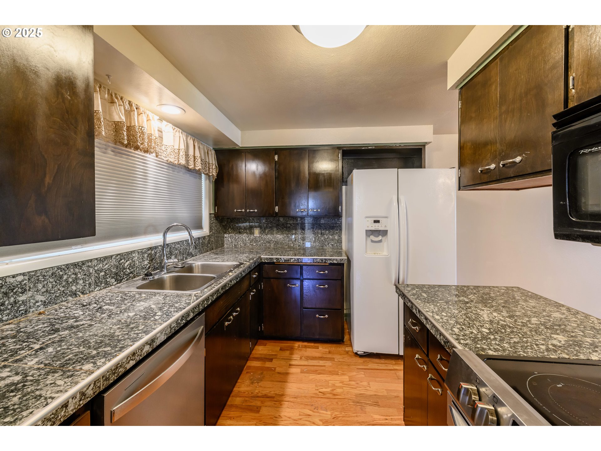 3854 Jasper Road Springfield, OR 97478 - Photo 10 of 33 a kitchen with a sink stove and refrigerator