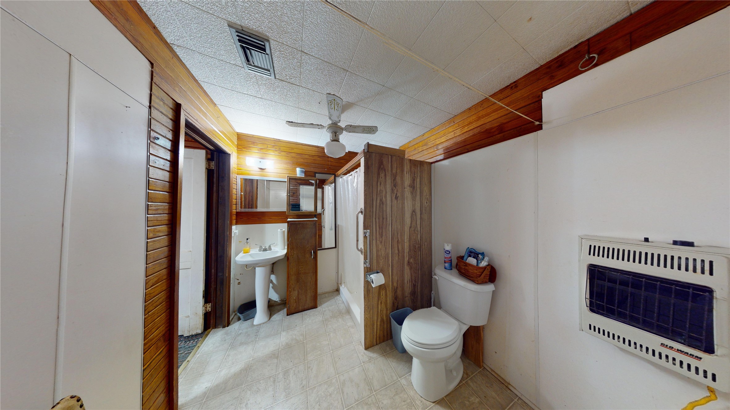 18157 State Highway 87 Call, TX 75933 - Photo 10 of 39 a bathroom with a toilet and a shower