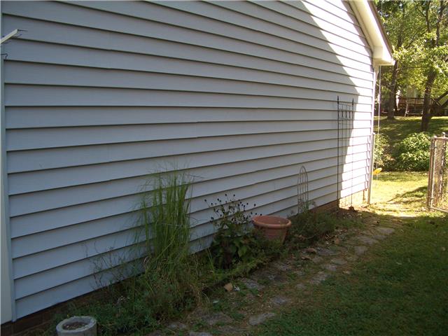 5324 Hunters Ridge Nashville, TN 37211 - Photo 16 of 19 Hand laid limestone pathway at side of home from driveway to back deck.