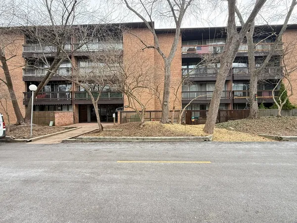 $1,575 | 5500 Hillcrest Lane, Unit 3C, Lisle, IL 60532