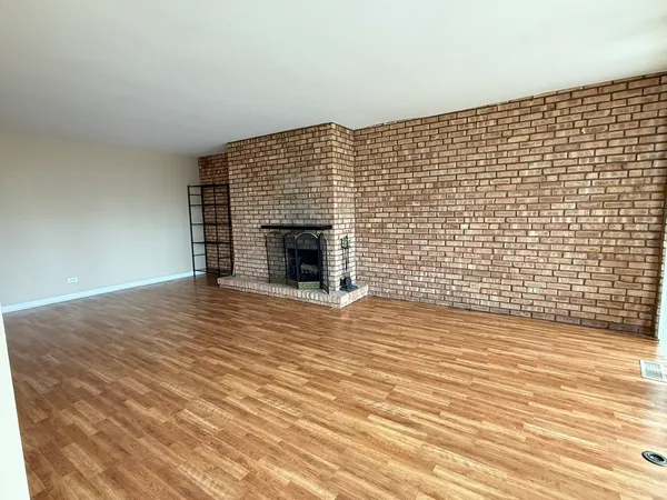 $1,575 | 5500 Hillcrest Lane, Unit 3C, Lisle, IL 60532