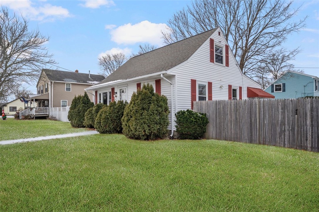 77 Buttonwoods Avenue Warwick, RI 02886 - Photo 11 of 38