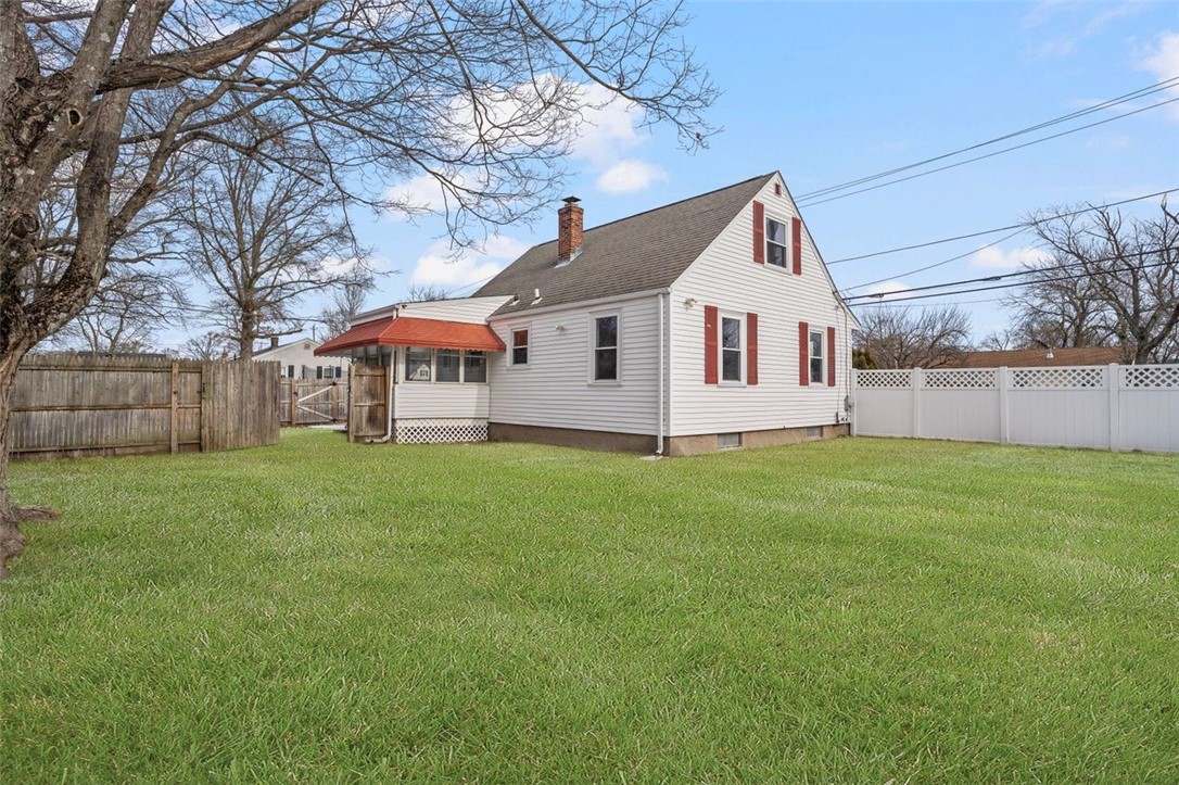 77 Buttonwoods Avenue Warwick, RI 02886 - Photo 12 of 38