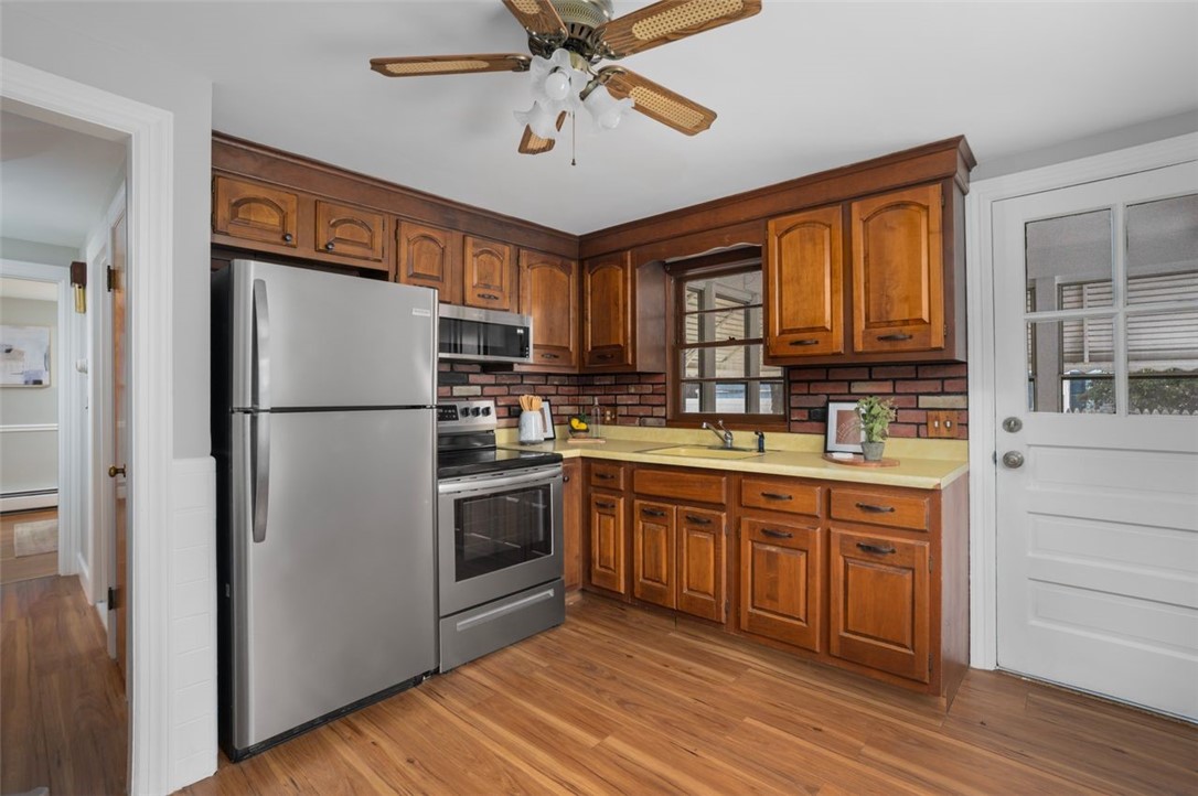 77 Buttonwoods Avenue Warwick, RI 02886 - Photo 17 of 38