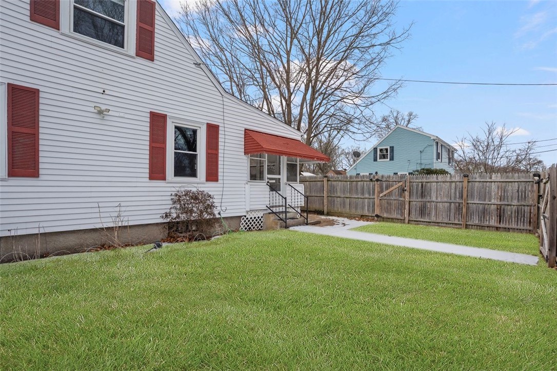 77 Buttonwoods Avenue Warwick, RI 02886 - Photo 31 of 38