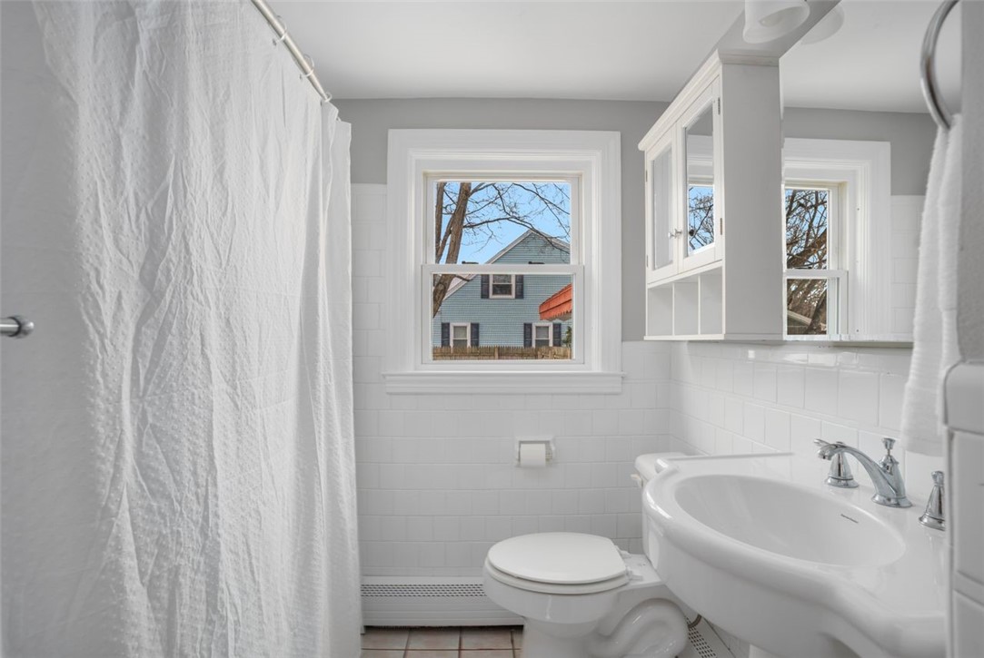 77 Buttonwoods Avenue Warwick, RI 02886 - Photo 8 of 38