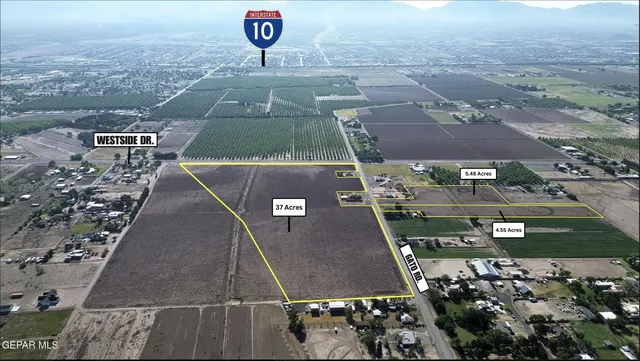 an aerial view of a tennis court