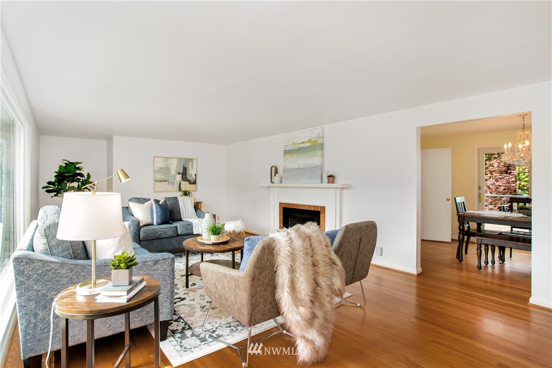 3229 West Viewmont Way West Seattle, WA 98199 - Photo 2 of 20