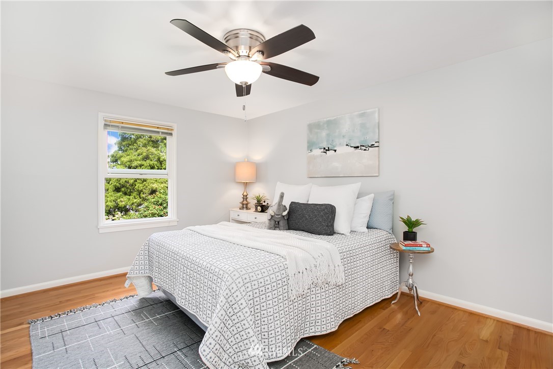 3229 West Viewmont Way West Seattle, WA 98199 - Photo 12 of 20