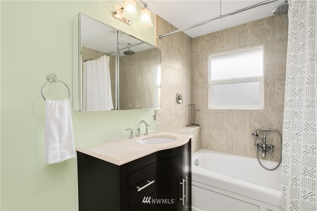 3229 West Viewmont Way West Seattle, WA 98199 - Photo 14 of 20