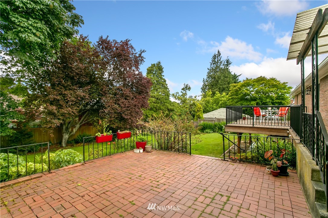 3229 West Viewmont Way West Seattle, WA 98199 - Photo 15 of 20