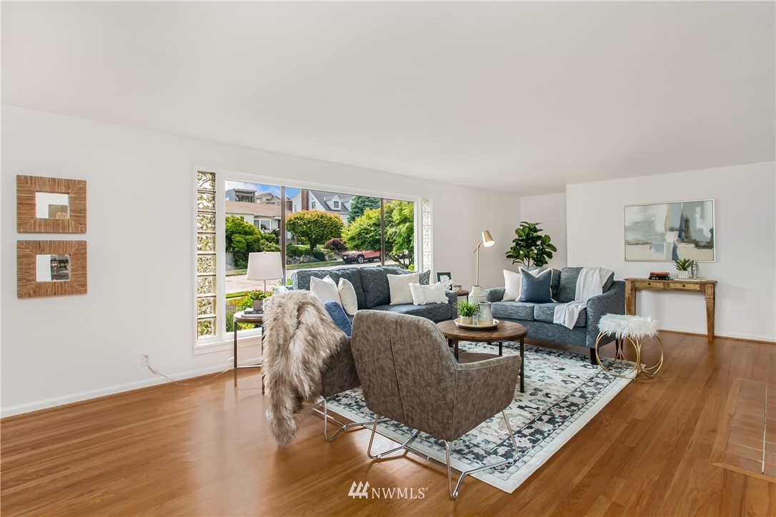 3229 West Viewmont Way West Seattle, WA 98199 - Photo 3 of 20