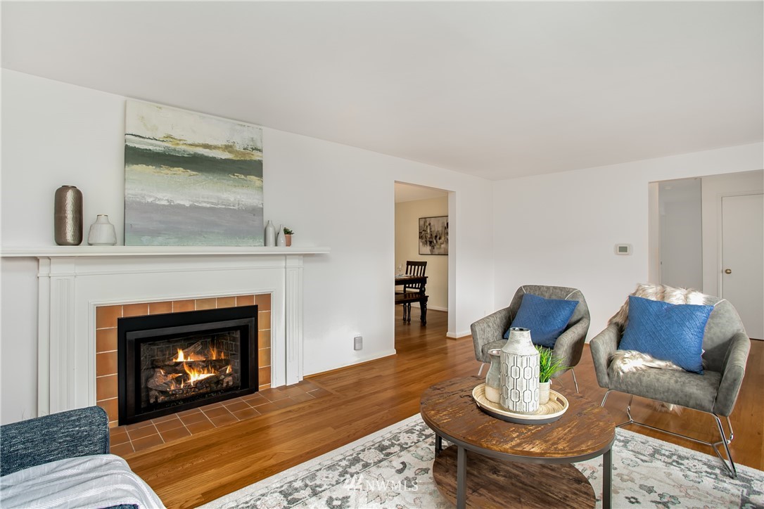 3229 West Viewmont Way West Seattle, WA 98199 - Photo 5 of 20