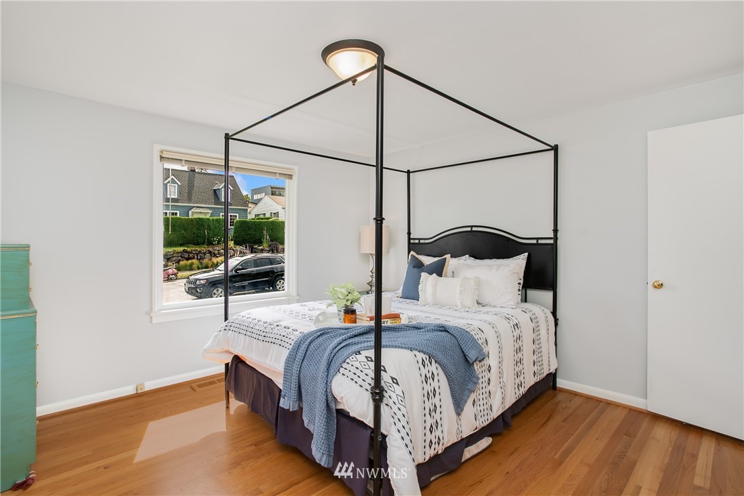 3229 West Viewmont Way West Seattle, WA 98199 - Photo 10 of 20