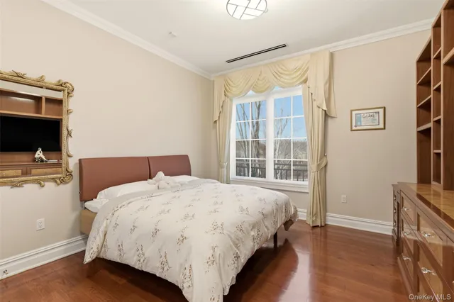 $2,950,000 | 6000 Royal Court, Unit 6303, North Hills, NY 11040