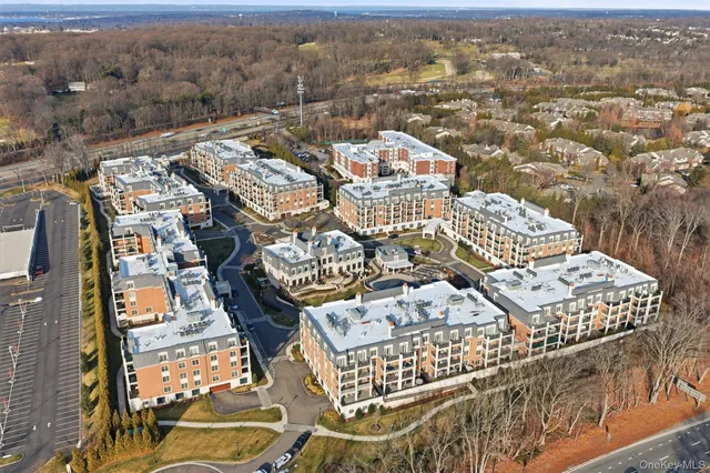 $2,950,000 | 6000 Royal Court, Unit 6303, North Hills, NY 11040