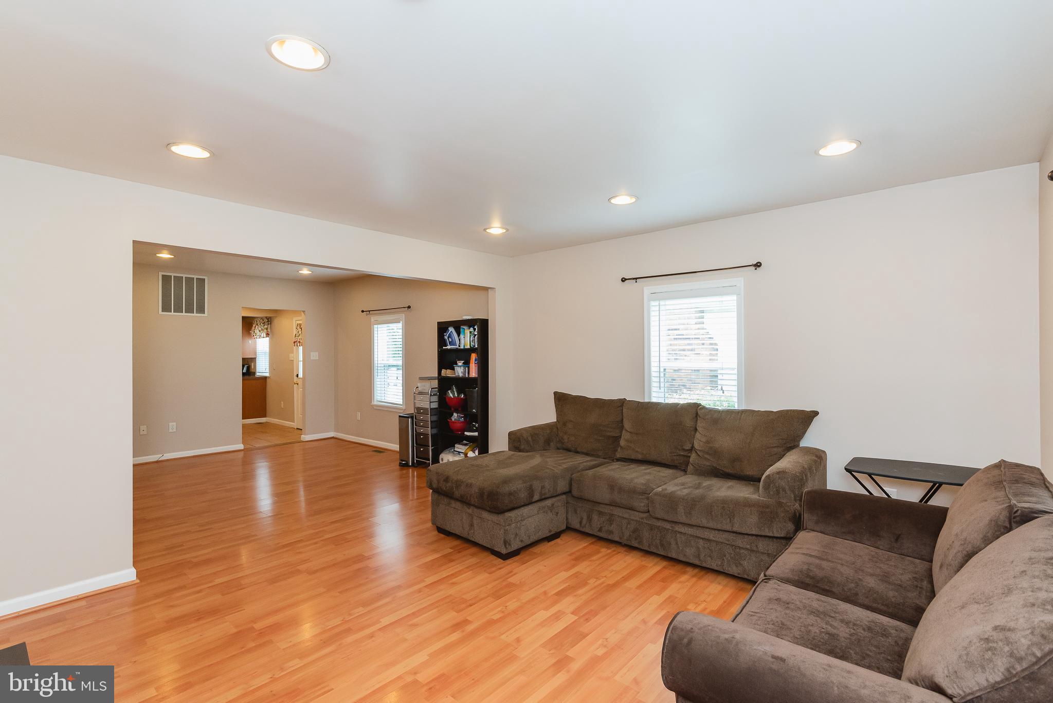 355 Stillwater Road Essex, MD 21221 - Photo 5 of 43 Living Room