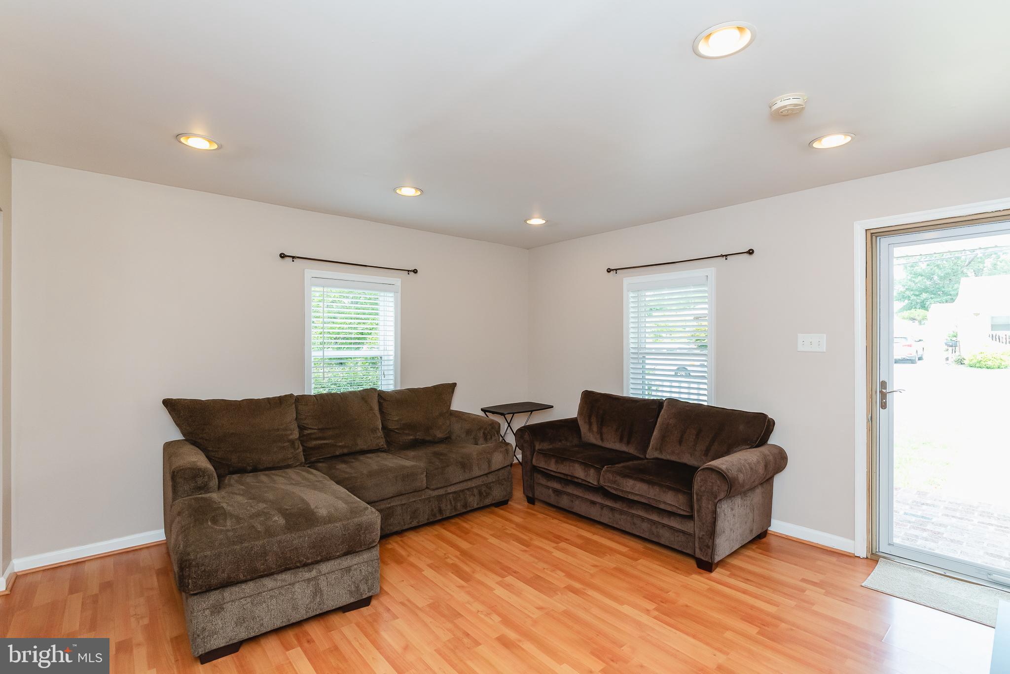 355 Stillwater Road Essex, MD 21221 - Photo 7 of 43 Living Room