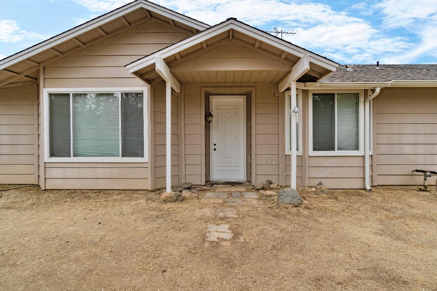 6864 Rodeo Drive Sanger, CA 93657 - Photo 5 of 48 front view of a house