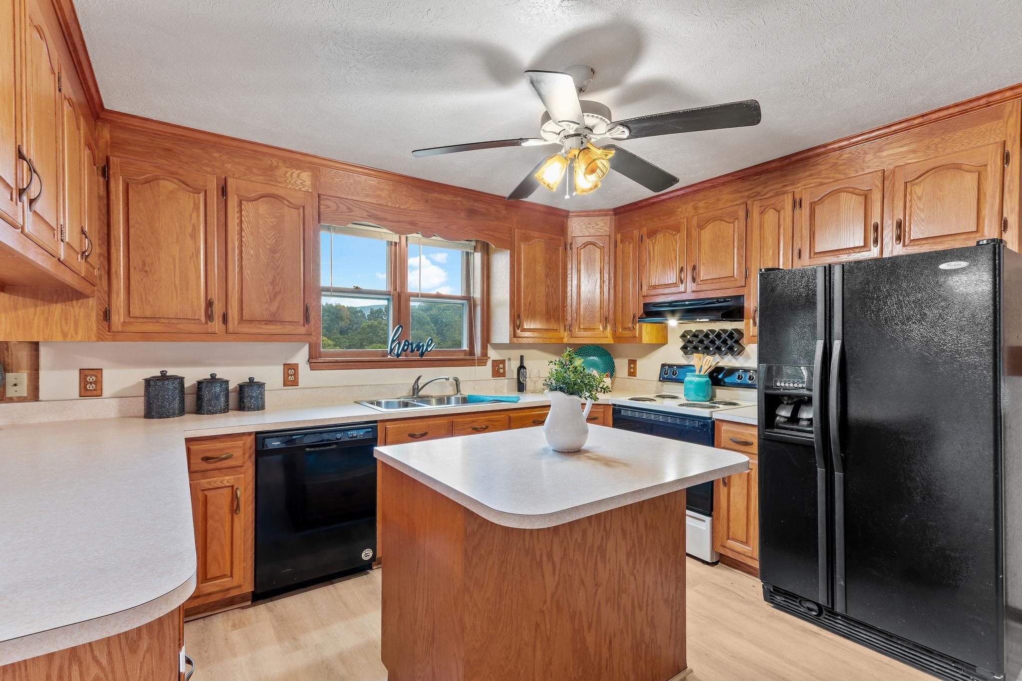 1086 Cold Springs Road Stuarts Draft, VA 24477 - Photo 8 of 34 Gallery Image 8