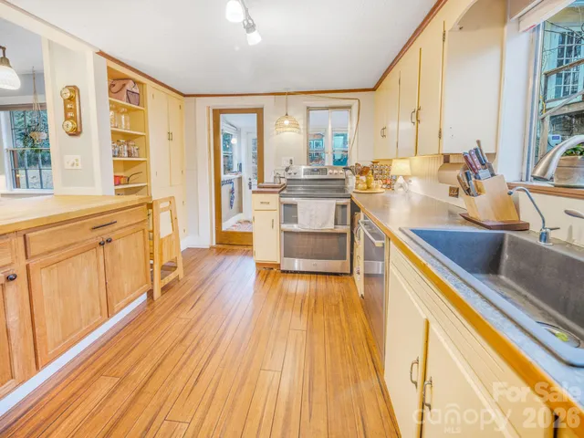 $600,000 | 9 Mountain View Road, Asheville, NC 28806
