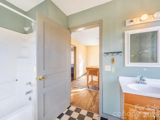 $600,000 | 9 Mountain View Road, Asheville, NC 28806