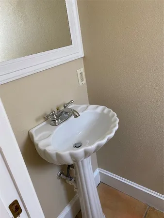 $2,250 | 3015 Caroline Street, Unit D, Houston, TX 77004