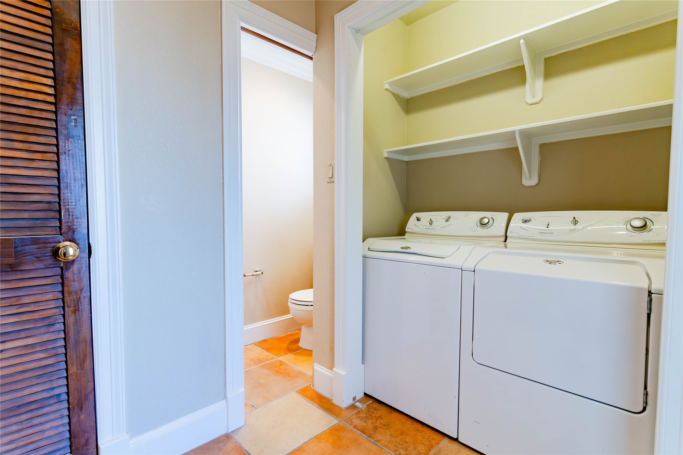 3015 Caroline Street, Unit D Houston, TX 77004 - Photo 8 of 16 a utility room with dryer and washer