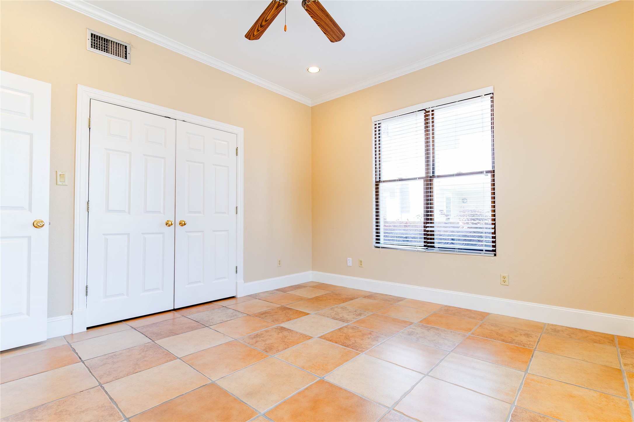 3015 Caroline Street, Unit D Houston, TX 77004 - Photo 9 of 16 a view of an empty room with a window