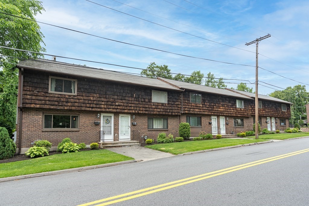 49 Lupine Road, Unit 2 Andover, MA 01810 - Photo 4 of 33 Gallery Image 4