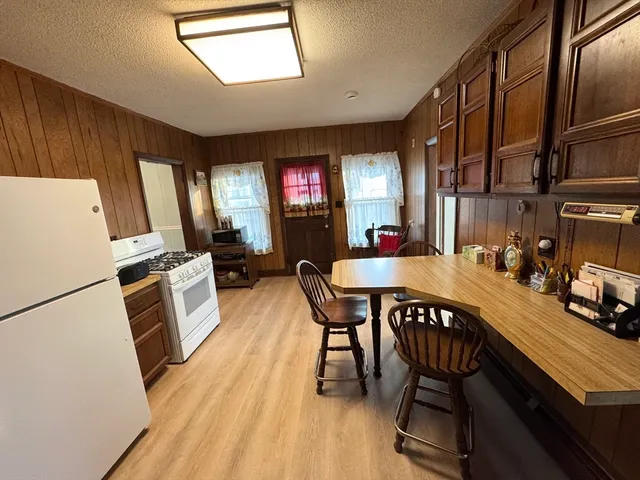 $2,300 | 262 Oak Hill Road, Unit 2, Fitchburg, MA 01420