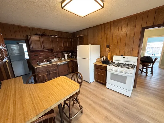 $2,300 | 262 Oak Hill Road, Unit 2, Fitchburg, MA 01420