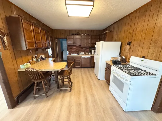 $2,300 | 262 Oak Hill Road, Unit 2, Fitchburg, MA 01420