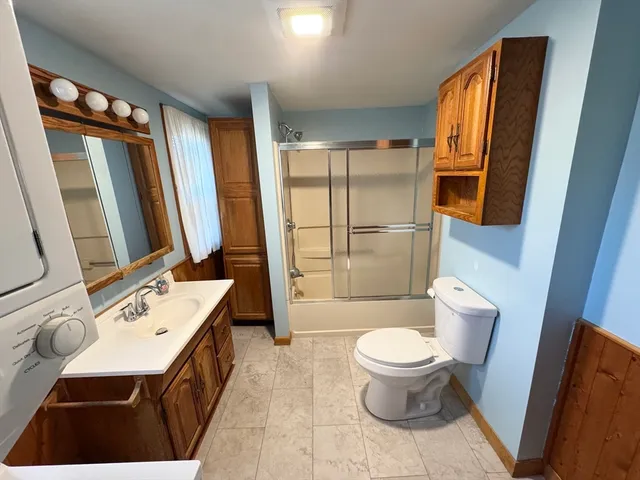 $2,300 | 262 Oak Hill Road, Unit 2, Fitchburg, MA 01420