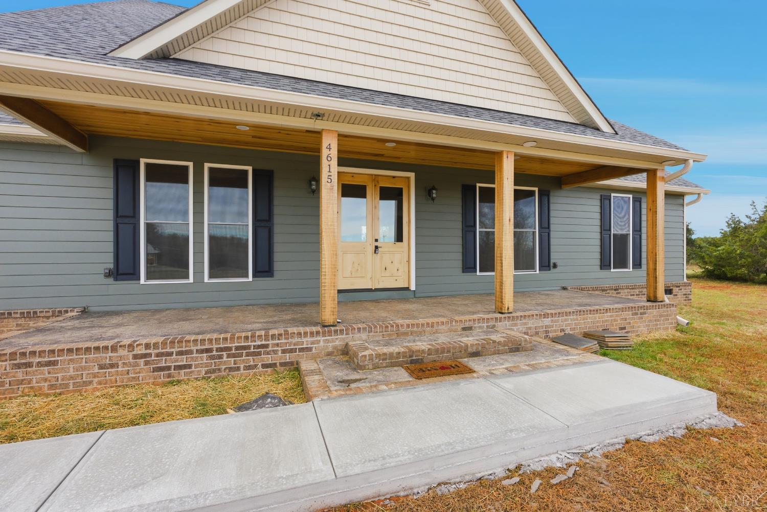 4615 Everett Road Forest, VA 24551 - Photo 8 of 56 a front view of a house