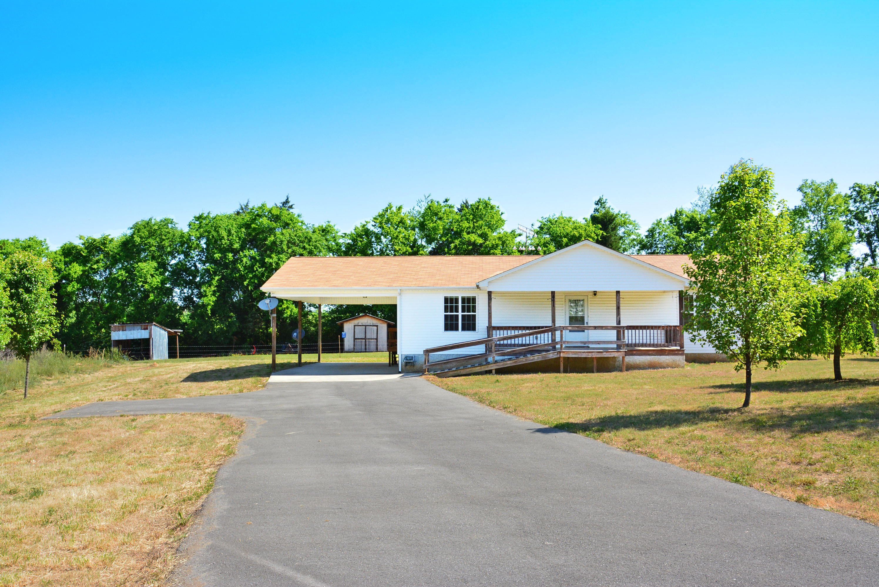 411 Baker Bridge Road Northeast Charleston, TN 37310 - Photo 1 of 7 .