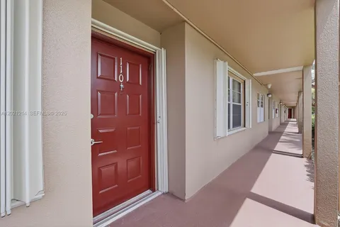 $279,000 | 300 Southwest 130th Terrace, Unit 110B, Pembroke Pines, FL 33027