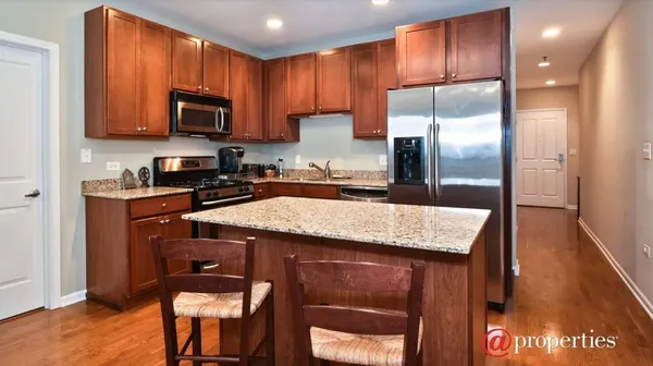 $2,800 | 828 West Grace Street, Unit 808, Chicago, IL 60613