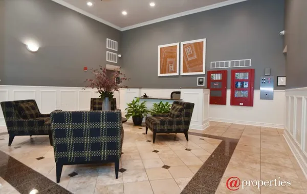 $2,800 | 828 West Grace Street, Unit 808, Chicago, IL 60613