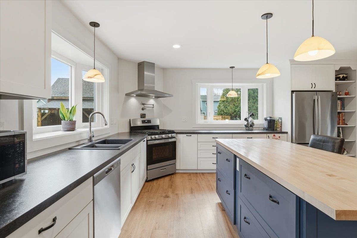 55-57 Lefebvre Lane Williston, VT 05495 - Photo 3 of 60