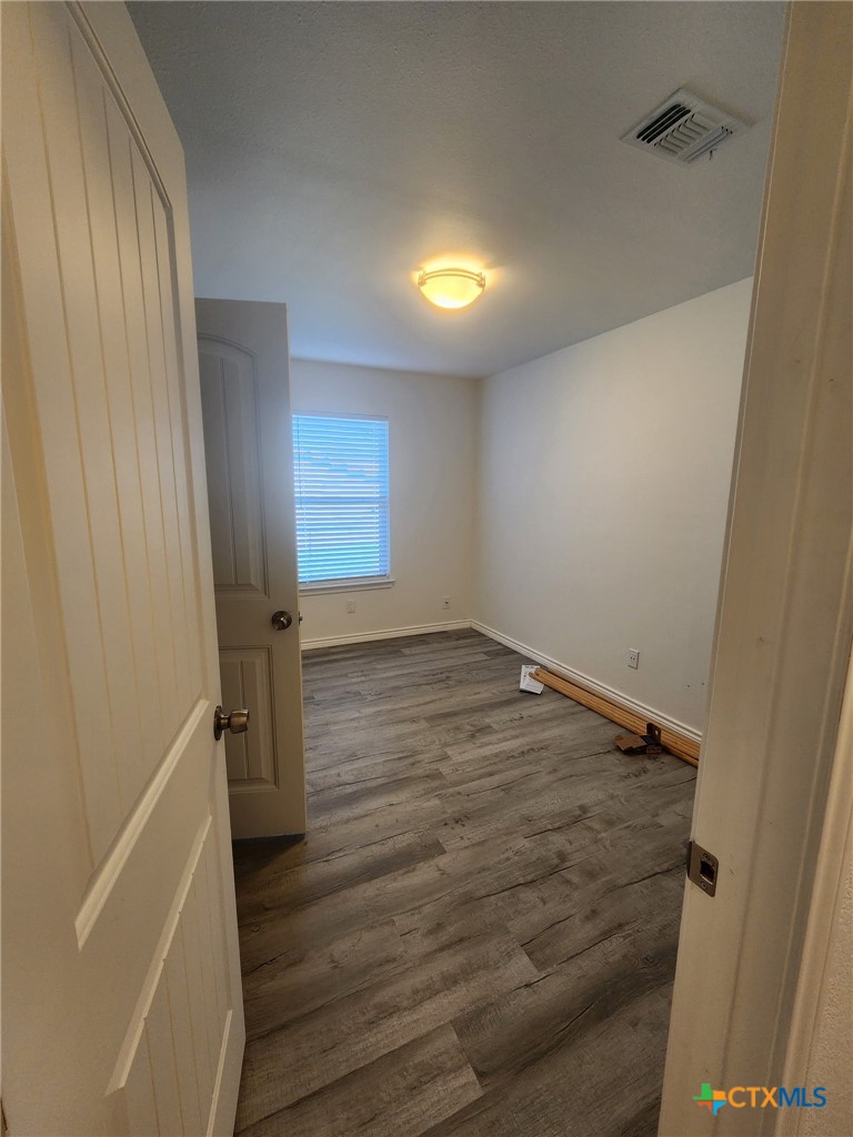 601 South Davis Street Belton, TX 76513 - Photo 7 of 11