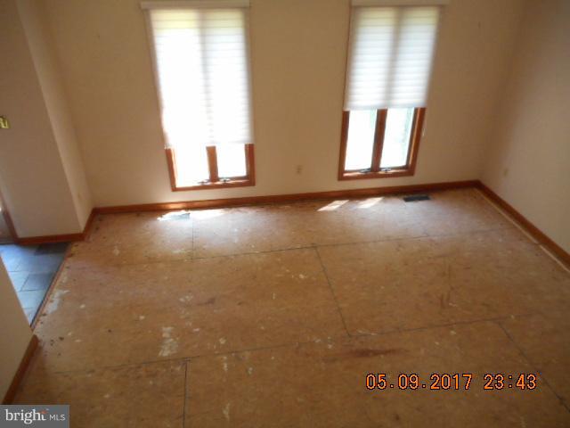 98 Wilson Road Huntingtown, MD 20639 - Photo 3 of 10 Living Room